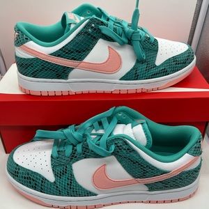 New Nike air dunks low